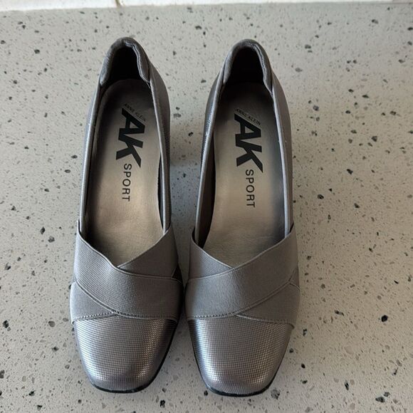 Anne Klein AK Sport Violetta Gray Coated Textile Block Heel Pumps Shoes Size 8M - Picture 2 of 12